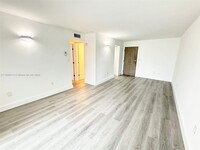 8101 Crespi Blvd in Miami Beach, FL - Building Photo - Building Photo