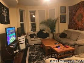 731 Parker St in Boston, MA - Building Photo