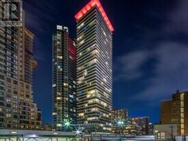 33 Charles St E in Toronto, ON - Building Photo