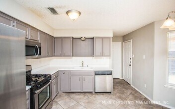 5805 12th St in Lubbock, TX - Foto de edificio - Building Photo