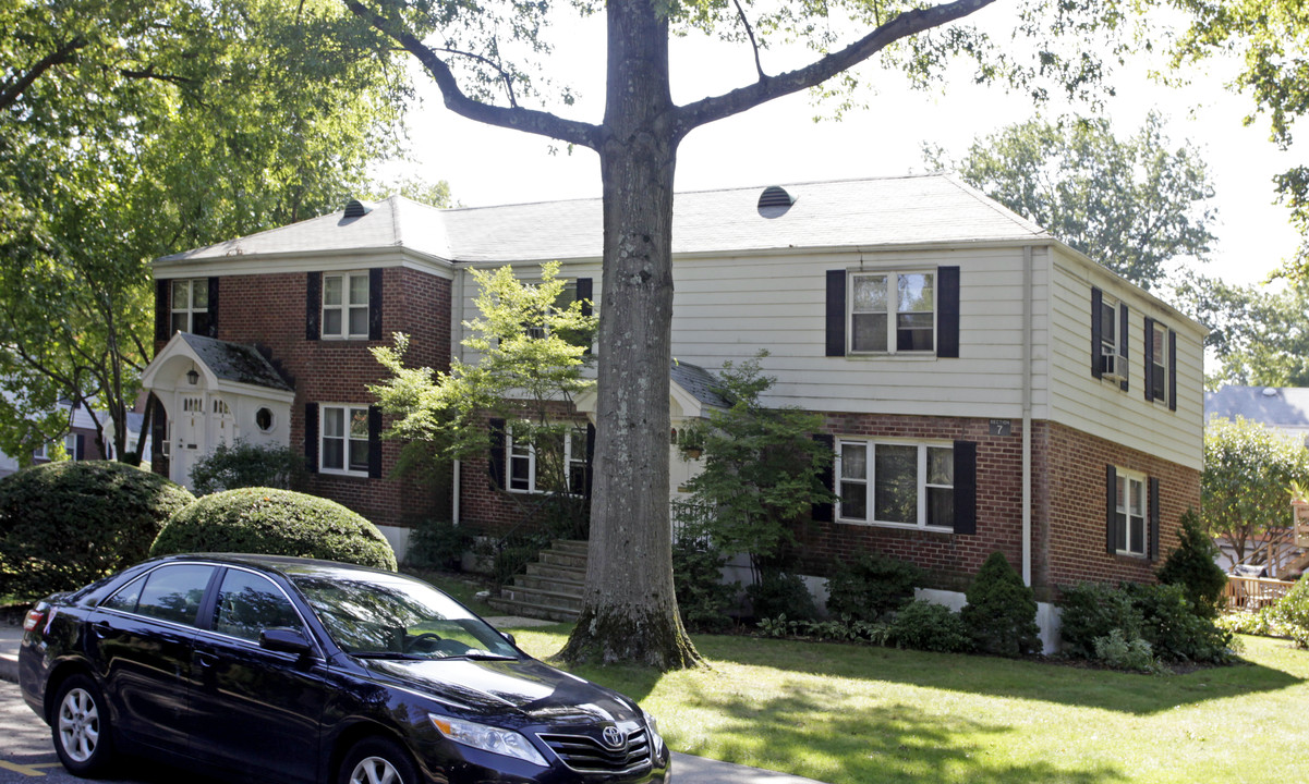 Rye Colony Apartment in Rye, NY - Building Photo