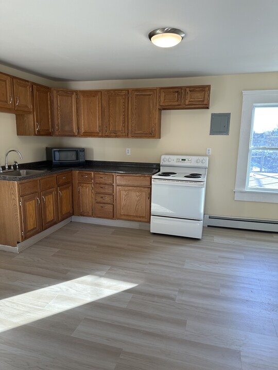 155 Lewis Ave, Unit 3 in Meriden, CT - Building Photo