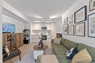 110 Broadway Ave in Toronto, ON - Building Photo