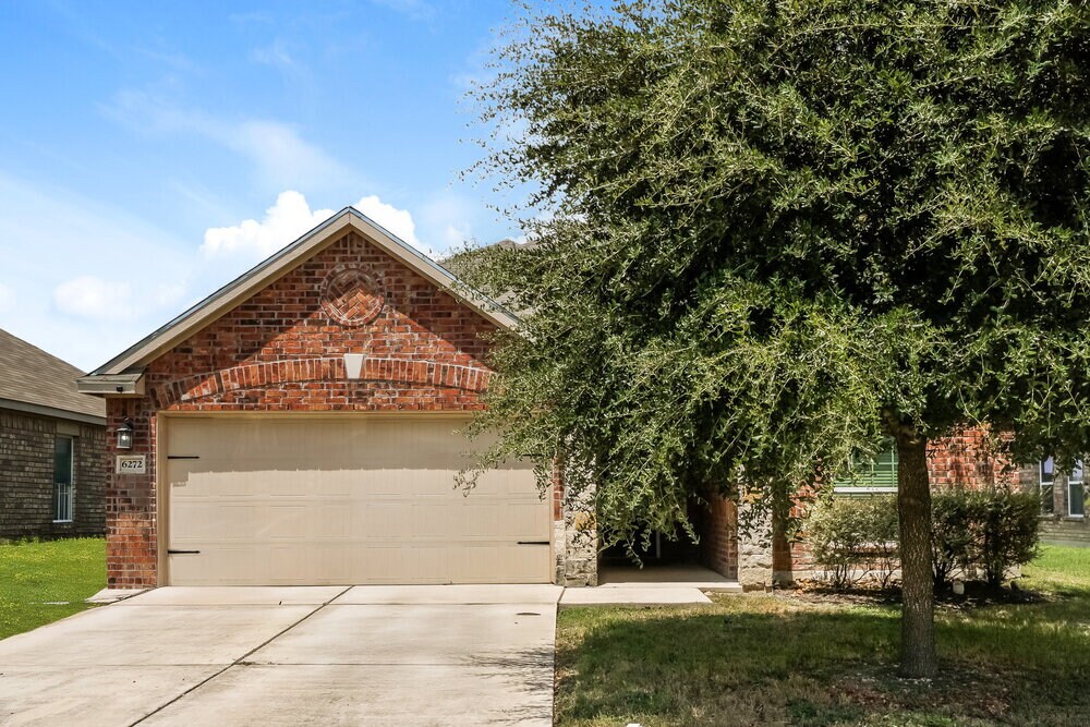 6272 Begonia in New Braunfels, TX - Building Photo