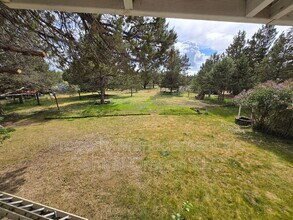 8115 SW Crater Loop Rd in Terrebonne, OR - Building Photo - Building Photo