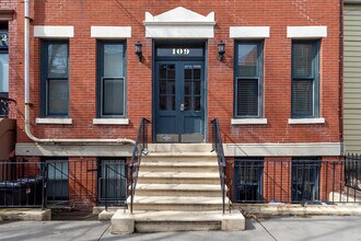 109 Erie St in Jersey City, NJ - Foto de edificio - Building Photo