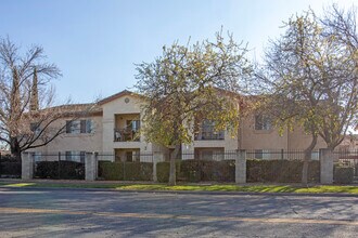 Sherwood Pointe Apartments in Madera, CA - Building Photo - Building Photo