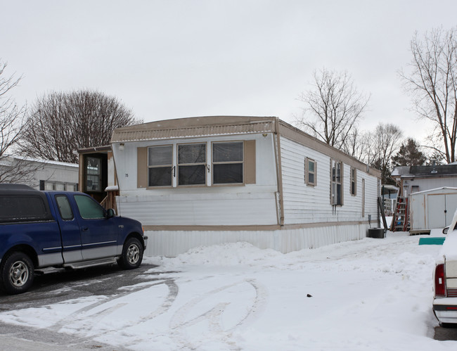 Village Square MHP in Williamston, MI - Foto de edificio - Building Photo