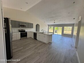 485 Fountain St SW in Palm Bay, FL - Building Photo - Building Photo