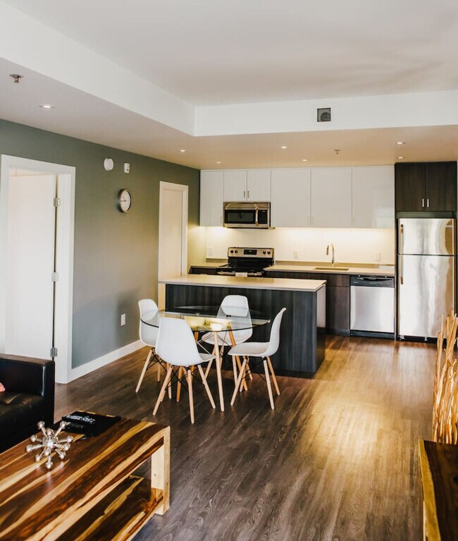 825 Sterling Lyon Pkwy in Winnipeg, MB - Building Photo - Building Photo