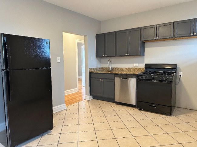 5601-5607 W Wabansia Ave in Chicago, IL - Building Photo - Building Photo