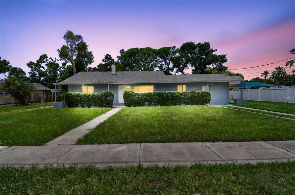 910 43rd St W in Bradenton, FL - Building Photo