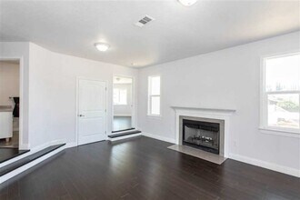 259 E Crescent Ave in Redlands, CA - Foto de edificio - Building Photo
