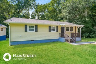 200 Dodd St in Fairburn, GA - Building Photo