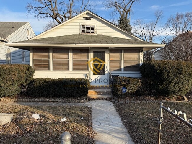 property at 3906 Hoyt Ave