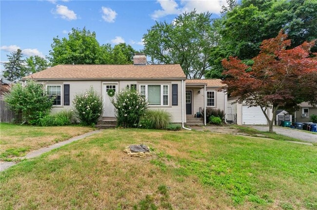 32 Bates Ave in Warwick, RI - Building Photo - Building Photo