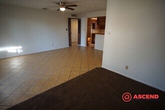 2712 Century Dr in Bakersfield, CA - Building Photo - Building Photo