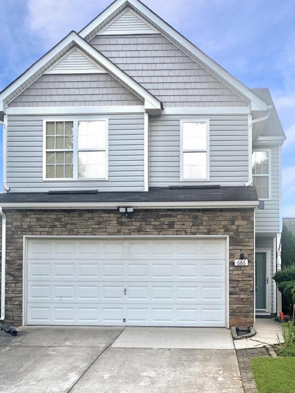 property at 686 Winners Point