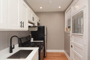 630 W Stratford Pl, Unit A01W in Chicago, IL - Building Photo