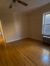 7825 S Phillips Ave in Chicago, IL - Building Photo - Building Photo