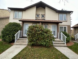 11111-11126 26 Ave NW in Edmonton, AB - Building Photo