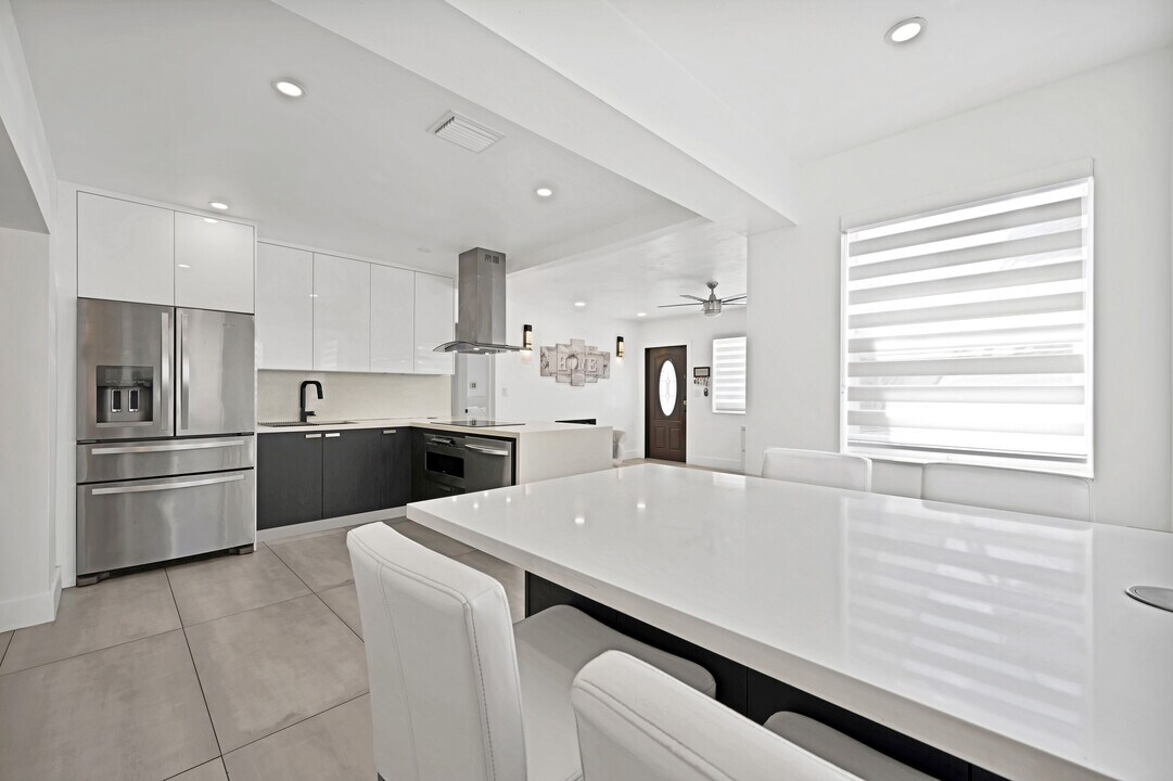 2339 Taft St in Hollywood, FL - Building Photo
