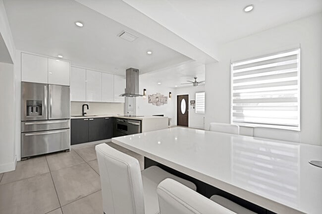 property at 2339 Taft St