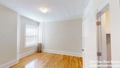 1595 Beacon St, Unit 3 in Brookline, MA - Building Photo - Building Photo