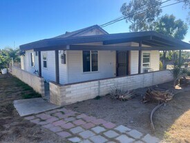 705 Grapevine Rd in Vista, CA - Building Photo