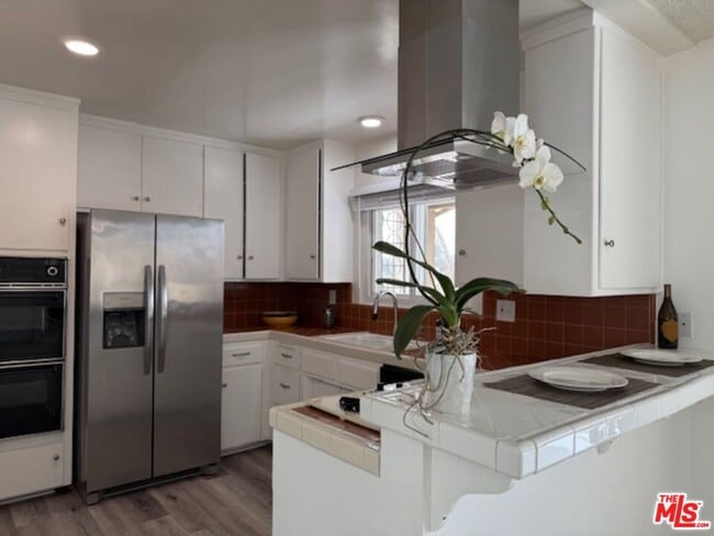 8331 W Manchester Ave in Los Angeles, CA - Building Photo - Building Photo