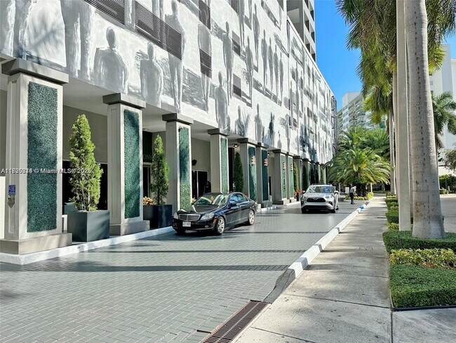 185 SE 14th Ter, Unit 904 in Miami, FL - Foto de edificio - Building Photo