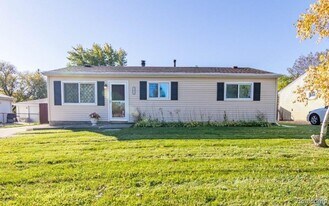 2202 Isabell Ave in Troy, MI - Building Photo