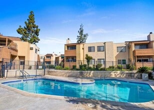 2920 Briarwood Rd in Bonita, CA - Foto de edificio - Building Photo