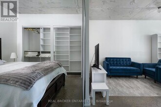 2 Gladstone Ave in Toronto, ON - Building Photo - Building Photo