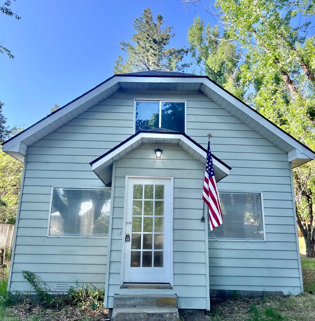 419 E Ash St in Chiloquin, OR - Building Photo - Building Photo