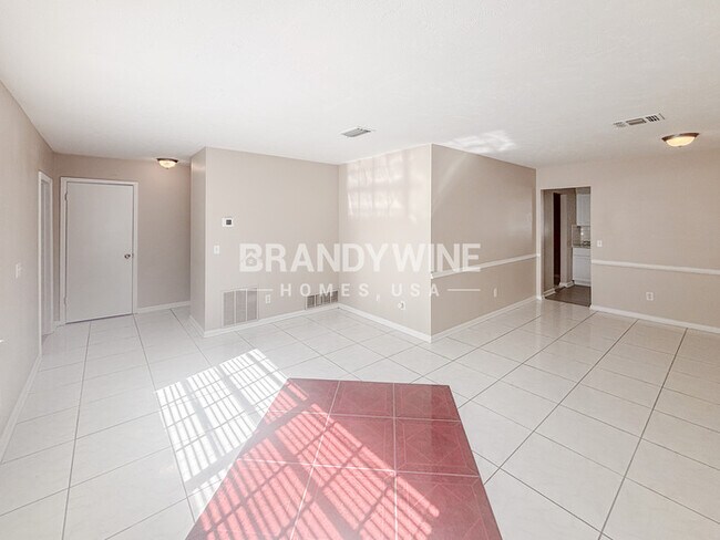 1608 Robin Ln in Brandon, FL - Foto de edificio - Building Photo