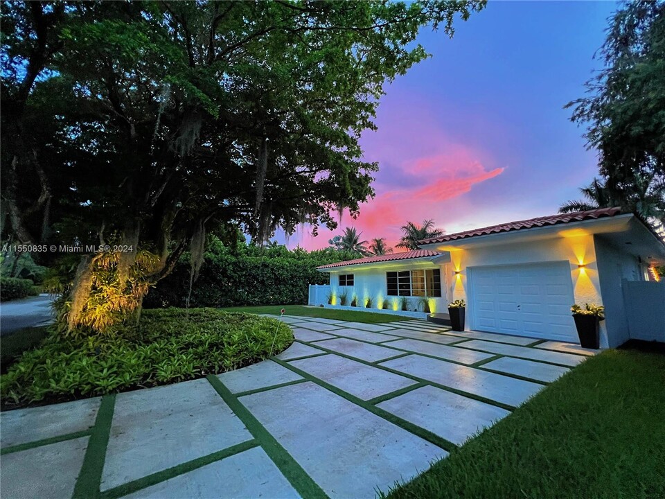 10610 NE 11th Ct in Miami Shores, FL - Building Photo