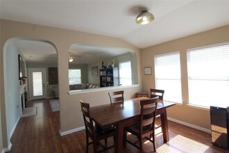 5229 Hutchinson Dr in Austin, TX - Building Photo - Building Photo
