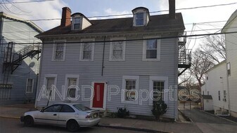 124 Garden St in Mount Holly, NJ - Building Photo