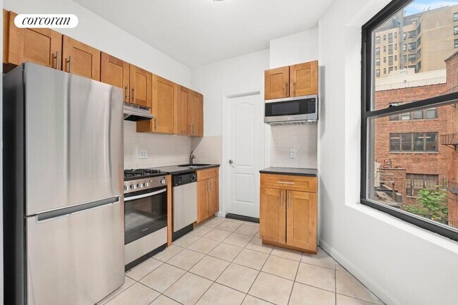 466 Amsterdam Ave in New York, NY - Building Photo - Building Photo