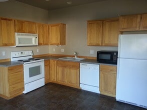 16406 Heath Dr in La Pine, OR - Building Photo - Building Photo