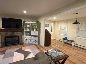 5 Brush Rd in Mastic Beach, NY - Foto de edificio - Building Photo