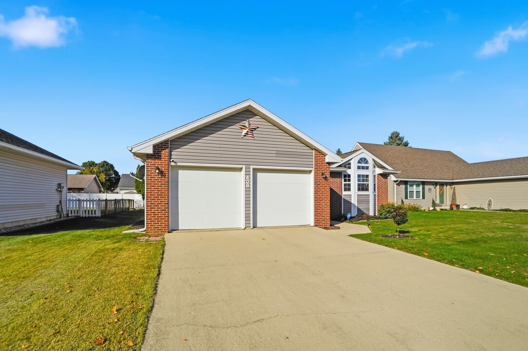 408 California Ave in Findlay, OH - Building Photo