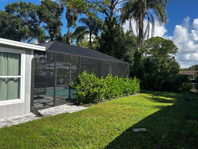 3024 Woodpine Cir in Sarasota, FL - Building Photo - Building Photo