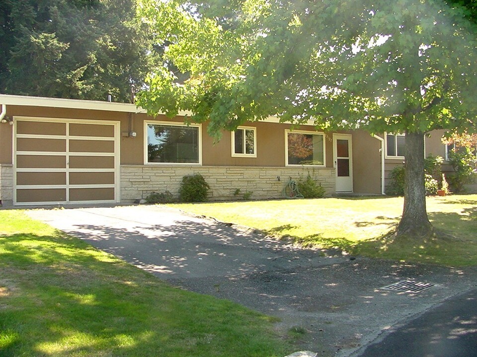 23127 82nd Ave W in Edmonds, WA - Foto de edificio