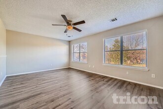 6305 Meadowglen Dr in Arlington, TX - Building Photo - Building Photo