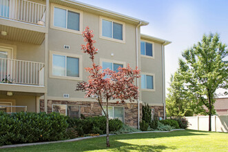 Autumn Hills Apartments in Layton, UT - Foto de edificio - Building Photo