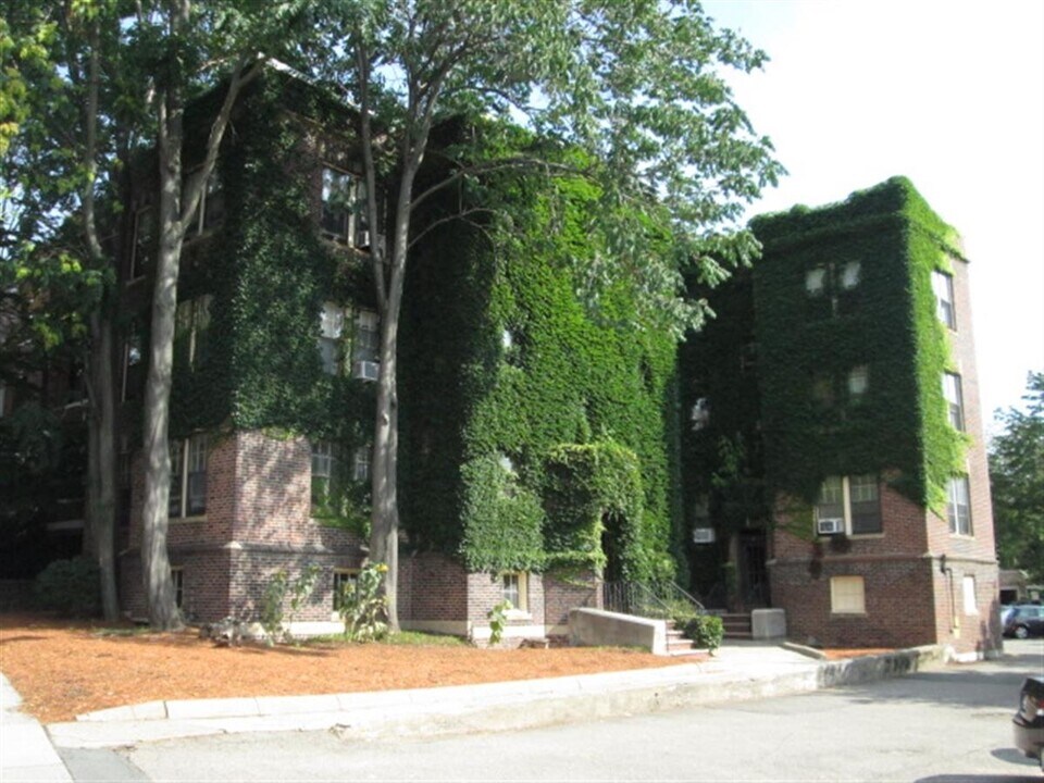 9 James St in Brookline, MA - Building Photo