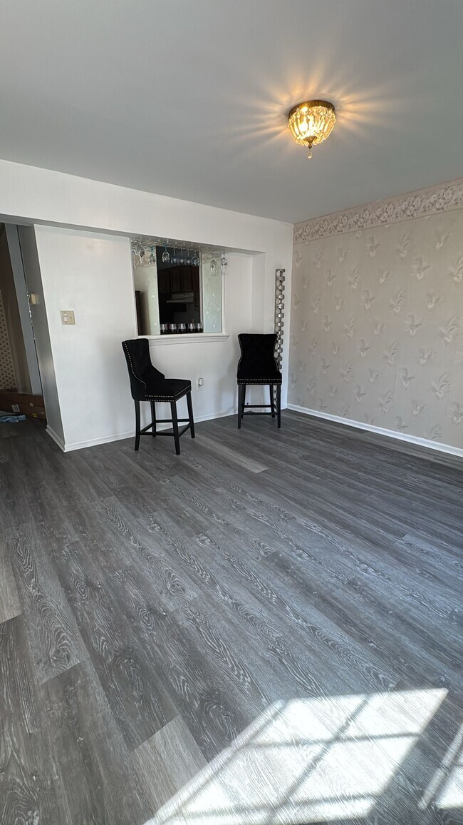 1902 Bronzegate Blvd in Silver Spring, MD - Building Photo - Building Photo