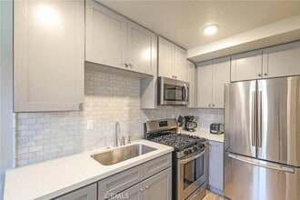 327 3rd St, Unit R in Laguna Beach, CA - Building Photo - Building Photo